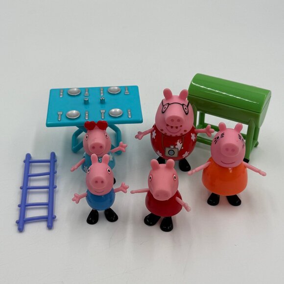 Peppa Pig Family Camper Van Camping Trip Replacement Accessories Cake Topper Toy - Picture 1 of 9